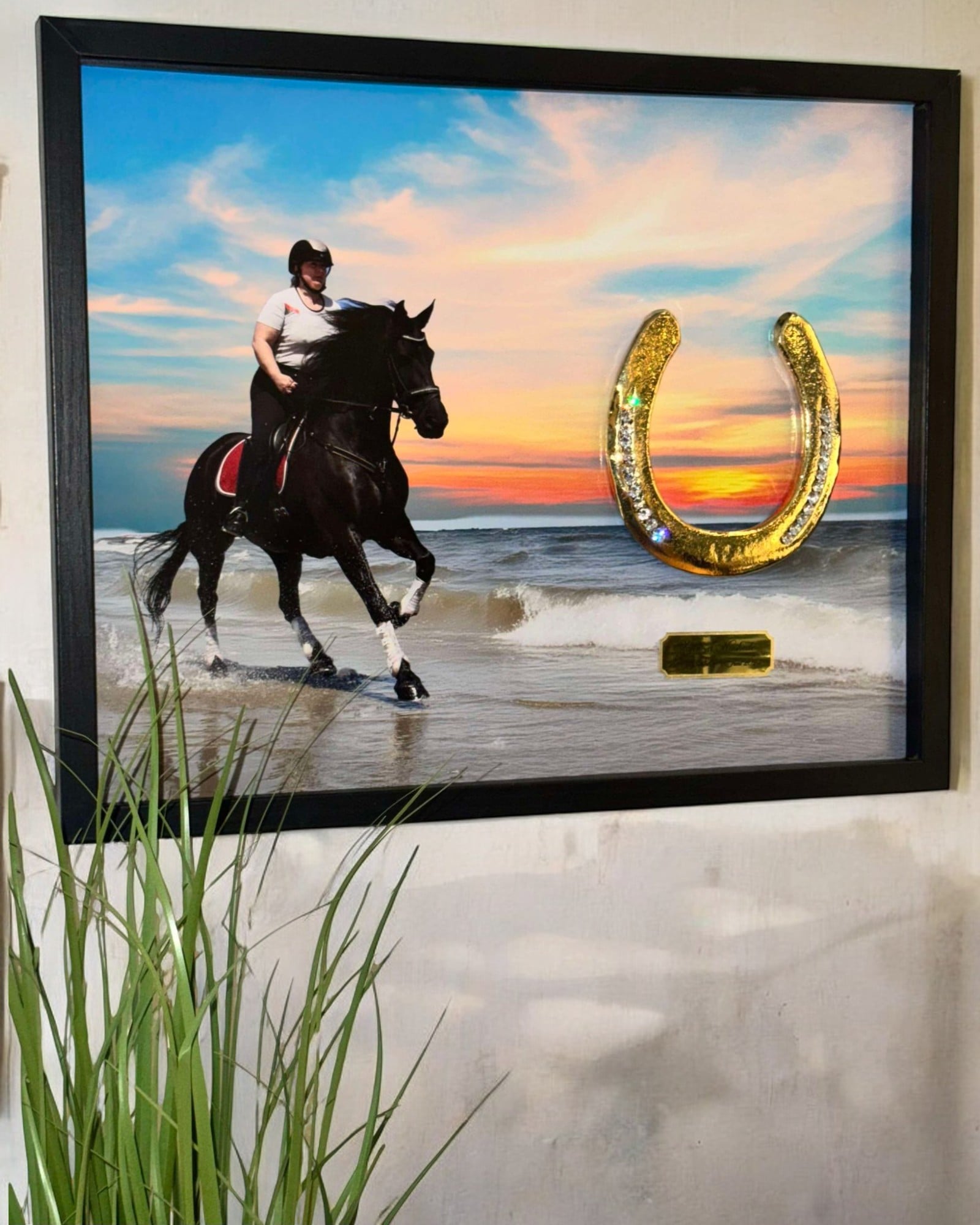 40x50 cm frame with own picture and horseshoe in 24 carats gold not polished before so you can se all the nicks and scrapes along with engraved sign.