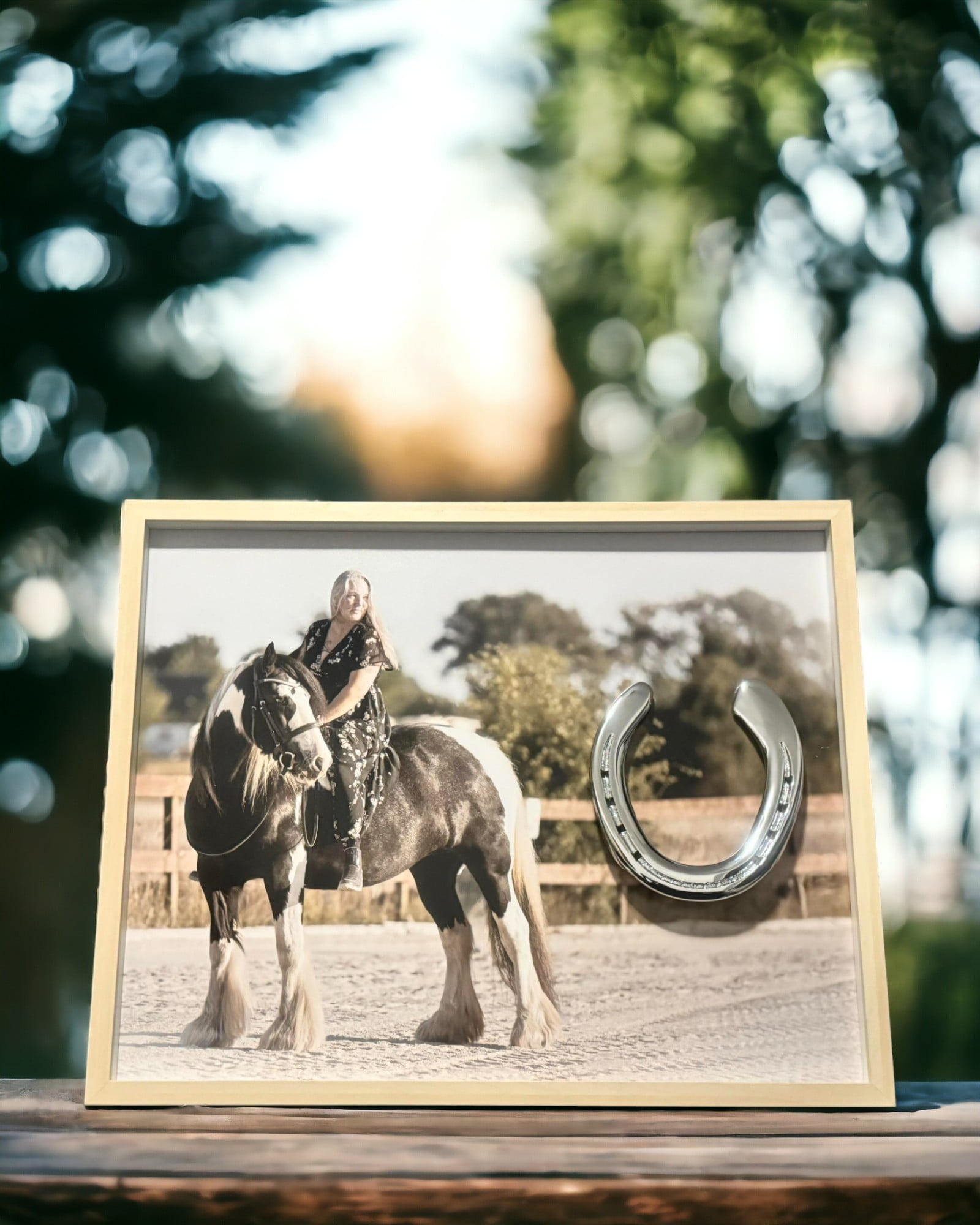 40x50 cm frame with own picture and horseshoe crome plated and engraved sign.